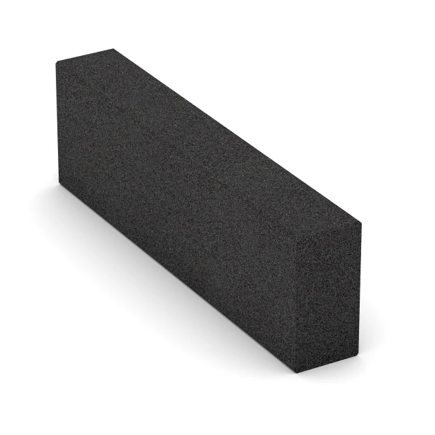 Rubberen bloktrede van rubbergranulaat von WARCO im Farbdesign Antraciet mit den Abmessungen 100 x 30 x 15 cm. Produktfoto von Artikel 7028 in der Aufsicht von schräg vorne.