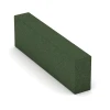 Rubberen bloktrede van rubbergranulaat von WARCO im Farbdesign Grasgroen mit den Abmessungen 100 x 30 x 15 cm. Produktfoto von Artikel 7030 in der Aufsicht von schräg vorne.