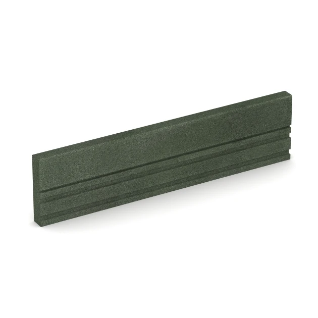 Rubberen boordsteen von WARCO im Farbdesign Grasgroen mit den Abmessungen 100 x 5 x 25 cm. Produktfoto von Artikel 3786 in der Aufsicht von schräg vorne.