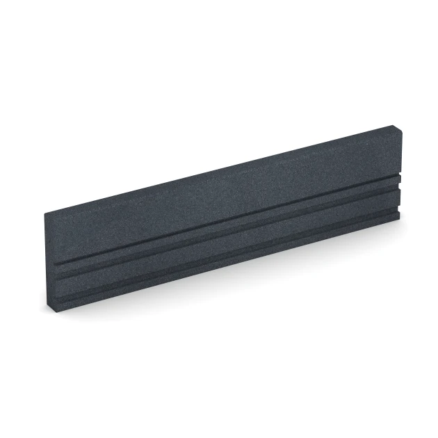 Rubberen boordsteen von WARCO im Farbdesign Leisteengrijs mit den Abmessungen 100 × 5 × 25 cm. Produktfoto von Artikel 6213 in der Aufsicht von schräg vorne.
