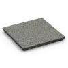 Valdempende EPDM-tegel – 160 cm von WARCO im Farbdesign Grijs graniet mit den Abmessungen 50 x 50 x 4,8 cm | 0,25 m². Produktfoto von Artikel 6432 in der Aufsicht von schräg vorne.