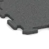Detailaufnahme der Randausprägung von WARCO-Produkt 0161, Sportvloerplaat HD 1,8 cm, Format 500 x 500 x 18 mm, Farbe Leigrijs.