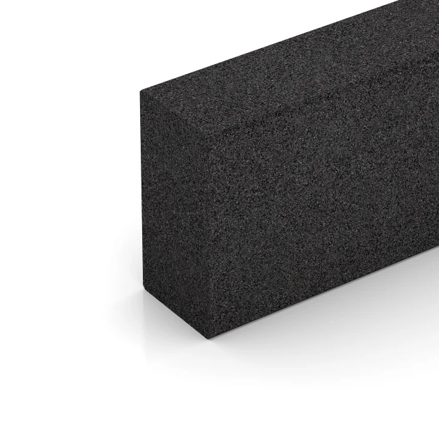 Detailaufnahme der Randausprägung von WARCO-Produkt 7028, Rubberen bloktrede van rubbergranulaat, Format 100 x 30 x 15 cm, Farbe Antraciet.