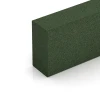Detailaufnahme der Randausprägung von WARCO-Produkt 7030, Rubberen bloktrede van rubbergranulaat, Format 100 x 30 x 15 cm, Farbe Grasgroen.