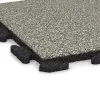 Detailaufnahme der Randausprägung von WARCO-Produkt 1208, Zwembadrandtegel Klassiek, Format 500 x 500 x 30 mm, Farbe Lichtgrijs Graniet.