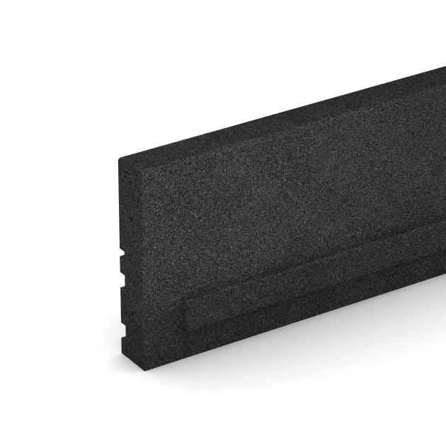 Detailaufnahme der Randausprägung von WARCO-Produkt 3784, Rubberen boordsteen, Format 100 × 5 × 25 cm, Farbe Antraciet.