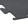 Detailaufnahme der Randausprägung von WARCO-Produkt 3753, Fitness Performance Elite Trainingsvloer, Format 100 x 100 x 1 cm | 1,00 m², Farbe Licht Rood Gespikkeld.