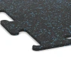Detailaufnahme der Randausprägung von WARCO-Produkt 3754, Fitness Performance Elite Trainingsvloer, Format 100 x 100 x 1 cm | 1,00 m², Farbe Licht blauw gespikkeld.