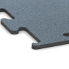 Detailaufnahme der Randausprägung von WARCO-Produkt 6166, Fitness Performance Elite Trainingsvloer, Format 50 x 50 x 1,5 cm | 0,25 m², Farbe Oud zilver.