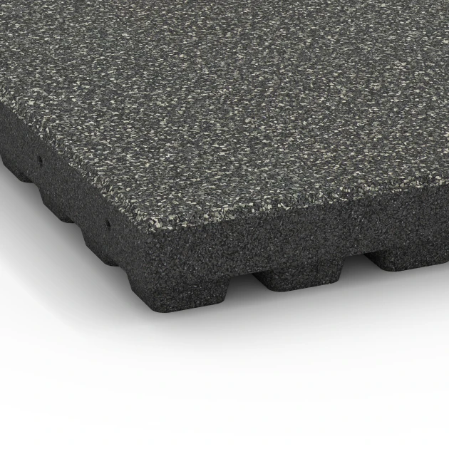 Detailaufnahme der Randausprägung von WARCO-Produkt 6440, Rubberen speelplaatstegel – 210 cm, Format 50 x 50 x 7 cm, Farbe Donkergrijs graniet.