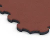 Detailaufnahme der Randausprägung von WARCO-Produkt 6392, Stallmatte Puzzle, Format 102,5 x 102,5 x 3 cm | 1,05 m², Farbe Baksteenrood.