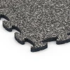 Detailaufnahme der Randausprägung von WARCO-Produkt 6787, Rubberen balkontegel, Format 44,6 x 44,6 x 1,8 cm, Farbe Donkergrijs graniet.