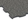 Detailaufnahme der Randausprägung von WARCO-Produkt 6832, Fitness Active vloertegel, Format 97,1 x 97,1 × 1,8 cm, Farbe Donkergrijs graniet.