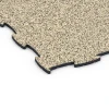 Detailaufnahme der Randausprägung von WARCO-Produkt 6838, Fitness Active vloertegel, Format 97,1 x 97,1 × 1,8 cm, Farbe Travertin.