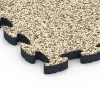 Detailaufnahme der Randausprägung von WARCO-Produkt 6946, Terrastegels rubber, Format 44,6 x 44,6 × 2,8 cm, Farbe Travertin.