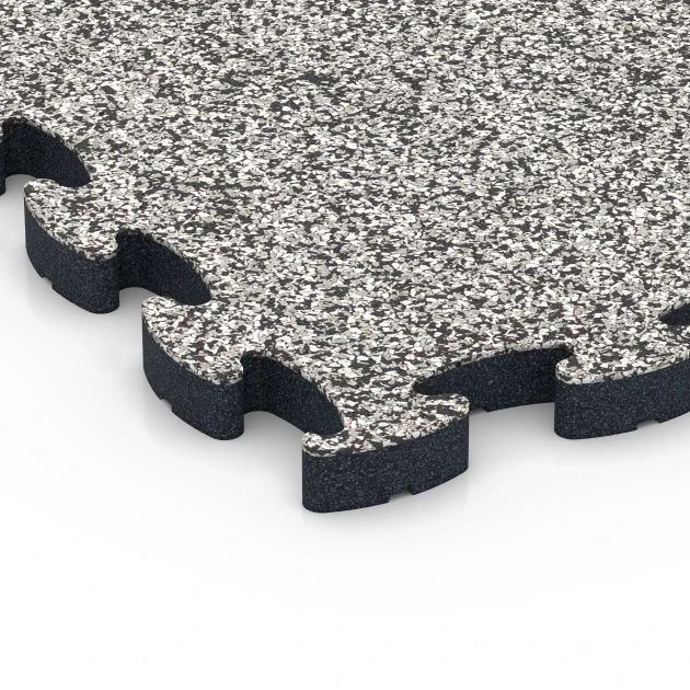 Detailaufnahme der Randausprägung von WARCO-Produkt 6878, Fitness Max vloersysteem, Format 44,6 x 44,6 × 2,8 cm, Farbe Grijs graniet.