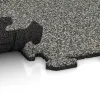 Großaufnahme vom Verbindungssystem von WARCO-Boden 0125 - Zwembadrandtegel im Farbdesign Grijs Graniet. Abmessungen 500 x 500 x 18 mm.