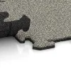 Großaufnahme vom Verbindungssystem von WARCO-Boden 0126 - Zwembadrandtegel im Farbdesign Lichtgrijs Graniet. Abmessungen 500 x 500 x 18 mm.