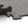 Großaufnahme vom Verbindungssystem von WARCO-Boden 4605 - Sportvloerplaat HD 1,8 cm im Farbdesign Grijs Melange. Abmessungen 1000 x 1000 x 18 mm.