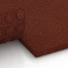 Großaufnahme vom Verbindungssystem von WARCO-Boden 6647 - Stallplatte im Farbdesign Baksteenrood. Abmessungen 100 x 50 x 4 cm.