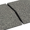 Großaufnahme vom Verbindungssystem von WARCO-Boden 3831 - Hoekpaneel (twee zijden afgeschuind) im Farbdesign Grijs Graniet. Abmessungen 500 x 500 x 100 mm.