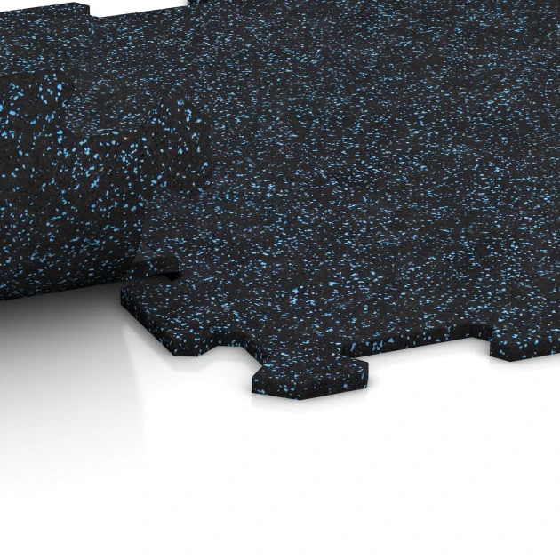 Großaufnahme vom Verbindungssystem von WARCO-Boden 0917 - Fitnessvloer Compact im Farbdesign Licht blauw gespikkeld. Abmessungen 485 x 485 x 8 mm.