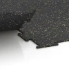 Großaufnahme vom Verbindungssystem von WARCO-Boden 6454 - Fitnessvloer Compact im Farbdesign Licht Geel Gesprenkelde. Abmessungen 100 × 100 × 0,8 cm.