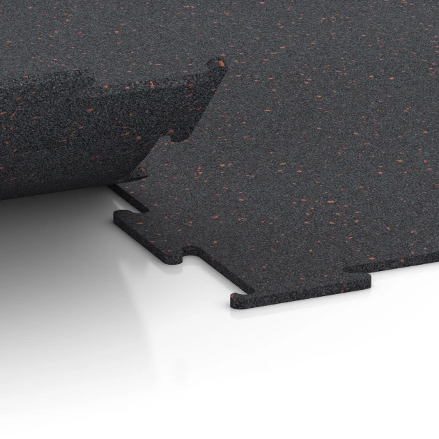 Großaufnahme vom Verbindungssystem von WARCO-Boden 6456 - Fitnessvloer Compact im Farbdesign Licht Rood Gespikkeld. Abmessungen 50 × 50 × 0,8 cm.