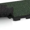 Großaufnahme vom Verbindungssystem von WARCO-Boden 1300 - Rubberen straattegels Classic im Farbdesign Engels Gras. Abmessungen 500 x 500 x 40 mm.