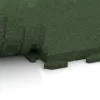 Großaufnahme vom Verbindungssystem von WARCO-Boden 1388 - Rubberen straattegels Classic im Farbdesign Grasgroen. Abmessungen 500 x 500 x 40 mm.