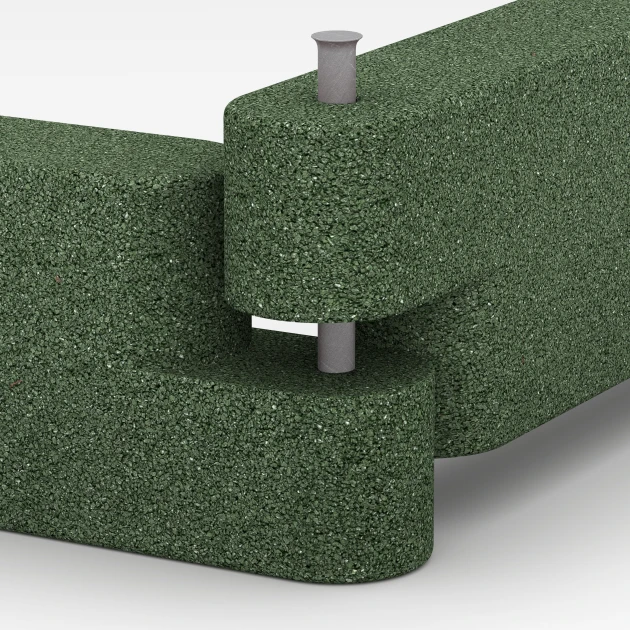 Großaufnahme vom Verbindungssystem von WARCO-Boden 6641 - Rubberen opsluitband im Farbdesign Grasgroen. Abmessungen 100 x 15 x 30 cm.