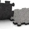 Großaufnahme vom Verbindungssystem von WARCO-Boden 4453 - Zwembadrandtegel zonder voegen im Farbdesign Grijs Melange. Abmessungen 306 x 306 x 20 mm.