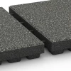 Großaufnahme vom Verbindungssystem von WARCO-Boden 6440 - Rubberen speelplaatstegel – 210 cm im Farbdesign Donkergrijs graniet. Abmessungen 50 x 50 x 7 cm.
