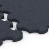 Großaufnahme vom Verbindungssystem von WARCO-Boden 6391 - Stallmatte Puzzle im Farbdesign Antraciet. Abmessungen 102,5 x 102,5 x 3 cm | 1,05 m².