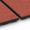 Großaufnahme vom Verbindungssystem von WARCO-Boden 6390 - Stalmat Luxe im Farbdesign Baksteenrood. Abmessungen 100 x 50 x 4,5 cm | 0,50 m².