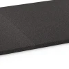 Großaufnahme vom Verbindungssystem von WARCO-Boden 6475 - Ondervloertegel Kl. 1 im Farbdesign Antraciet. Abmessungen 52 x 52 x 1,8 cm.