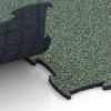 Großaufnahme vom Verbindungssystem von WARCO-Boden 6906 - Hondensportvloer indoor im Farbdesign Engels gazon. Abmessungen 97,1 x 97,1 × 1,8 cm.