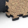 Großaufnahme vom Verbindungssystem von WARCO-Boden 6934 - Valdempende puzzeltegel im Farbdesign Terracotta. Abmessungen 44,6 x 44,6 × 2,8 cm.