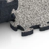 Großaufnahme vom Verbindungssystem von WARCO-Boden 6842 - Fitness Active vloertegel im Farbdesign Grijs graniet. Abmessungen 44,6 x 44,6 × 2,8 cm.