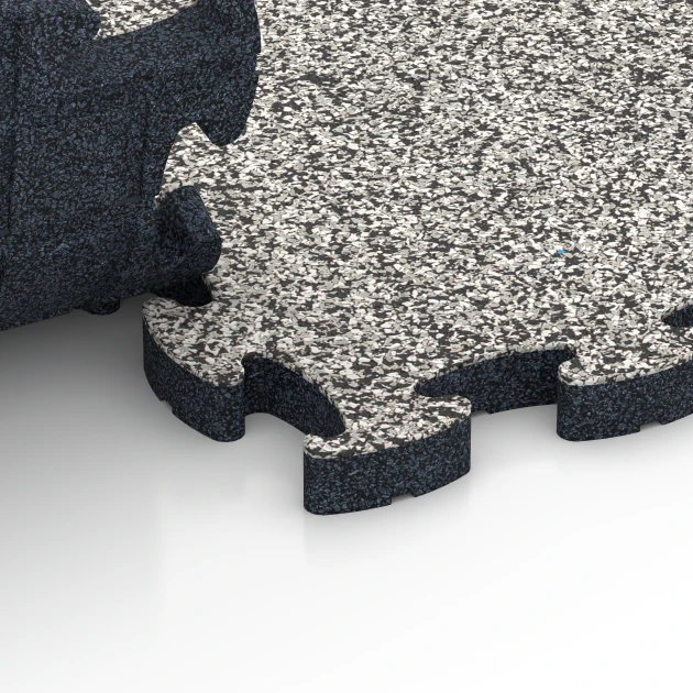 Großaufnahme vom Verbindungssystem von WARCO-Boden 6842 - Fitness Active vloertegel im Farbdesign Grijs graniet. Abmessungen 44,6 x 44,6 × 2,8 cm.