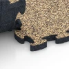 Großaufnahme vom Verbindungssystem von WARCO-Boden 6849 - Fitness Active vloertegel im Farbdesign Rattan. Abmessungen 44,6 x 44,6 × 2,8 cm.