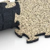 Großaufnahme vom Verbindungssystem von WARCO-Boden 6775 - Zwembadrand tegels im Farbdesign Travertin. Abmessungen 28,9 x 28,9 x 1,8 cm.