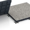 Großaufnahme vom Verbindungssystem von WARCO-Boden 7142 - Fitnessvloer voor buiten im Farbdesign Grijs graniet. Abmessungen 60 x 60 x 4 cm | 0,36 m².