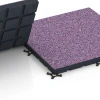 Großaufnahme vom Verbindungssystem von WARCO-Boden 7146 - Fitnessvloer voor buiten im Farbdesign Lavendel. Abmessungen 60 x 60 x 4 cm | 0,36 m².