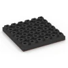 Aufsicht auf die Unterseite, also die Bodenseite von WARCO-Formteil 6444 - Rubberen speelplaatstegel – 210 cm im Format 50 x 50 x 7 cm.